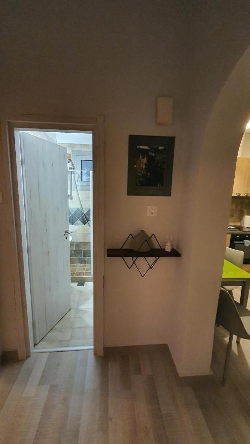 Larry'S Little Place In The Center Of Gytheio Gythio Exterior foto